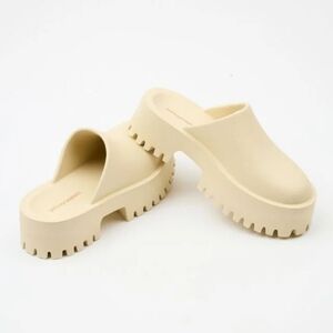 Jeffrey Campbell Clogge Clog cream color chunky platform clogs 8